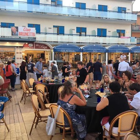 Hotel Sara Caorle Bagian luar foto