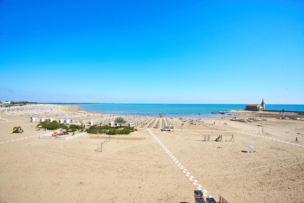 Hotel Sara Caorle Bagian luar foto