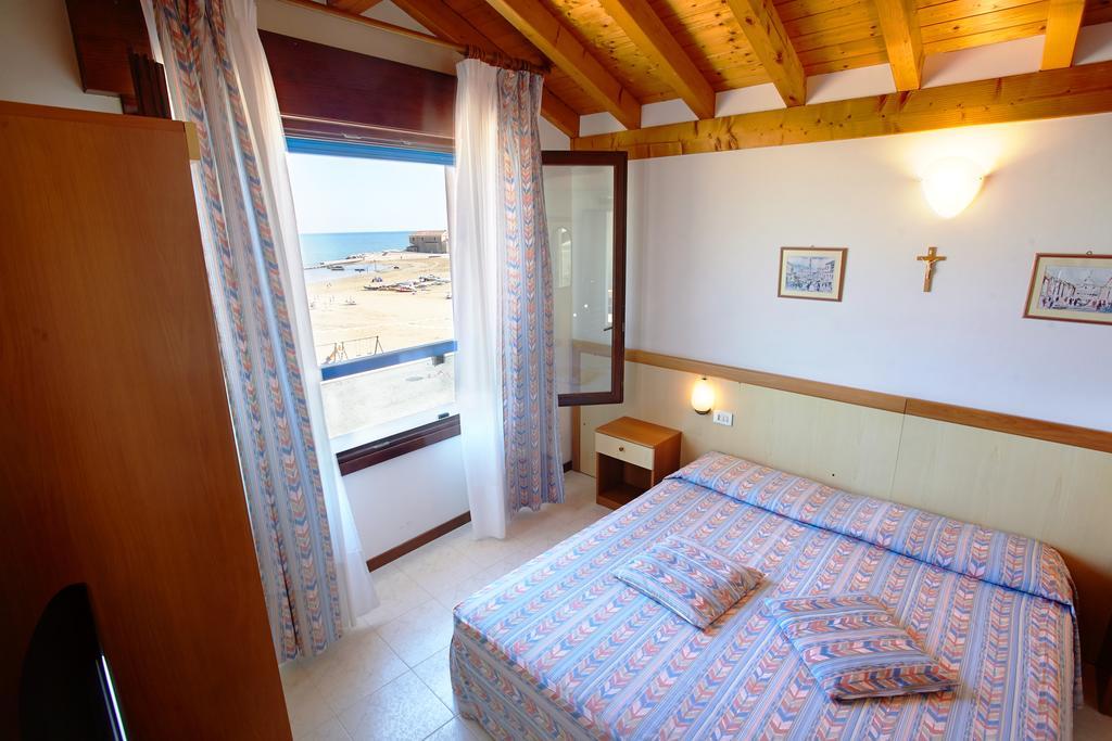 Hotel Sara Caorle Ruang foto