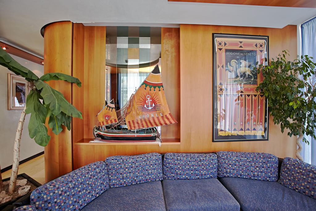 Hotel Sara Caorle Bagian luar foto