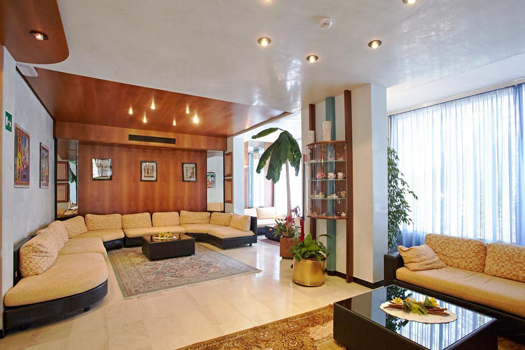 Hotel Sara Caorle Bagian luar foto