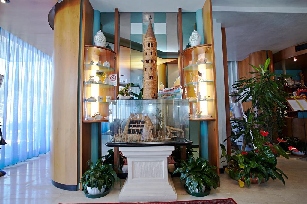 Hotel Sara Caorle Bagian luar foto