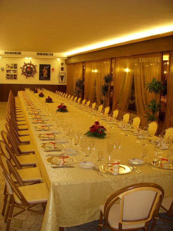 Hotel Sara Caorle Bagian luar foto