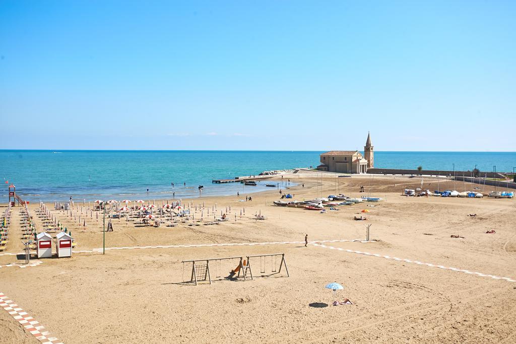 Hotel Sara Caorle Bagian luar foto