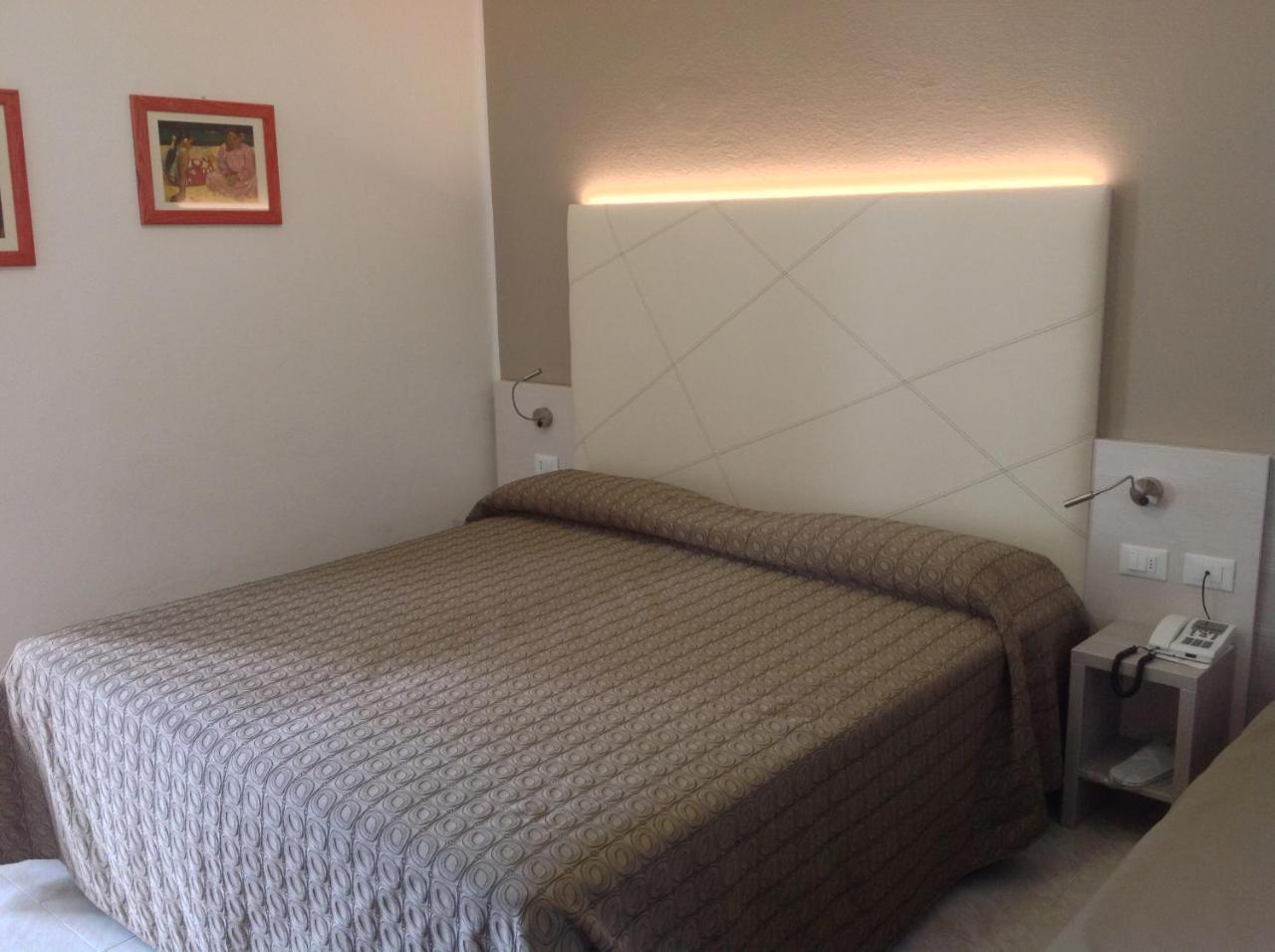 Hotel Sara Caorle Bagian luar foto