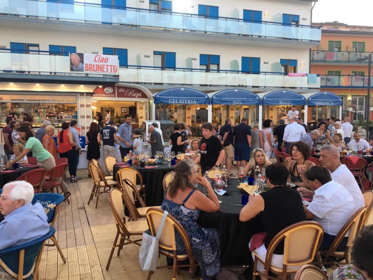 Hotel Sara Caorle Bagian luar foto