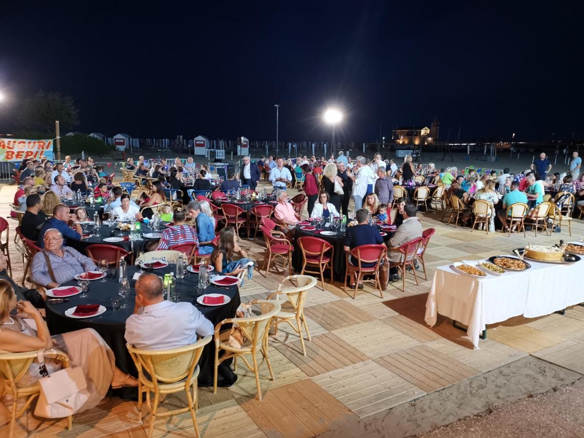 Hotel Sara Caorle Bagian luar foto
